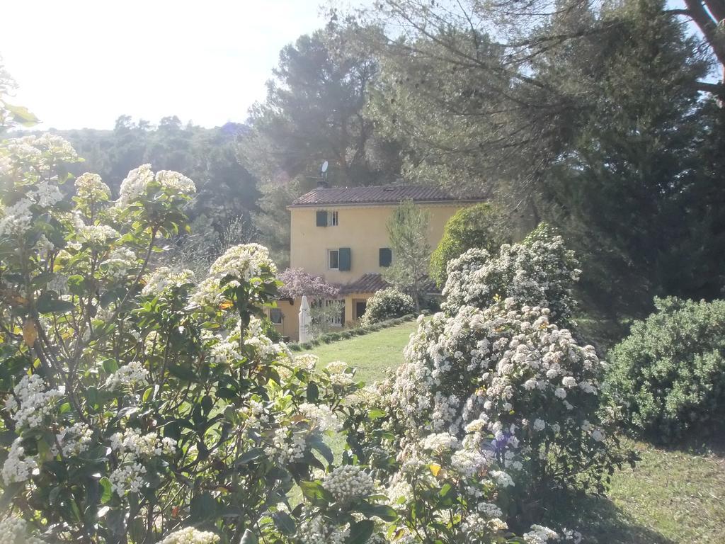 Le Mas Des Aludes La Destrousse Exterior photo